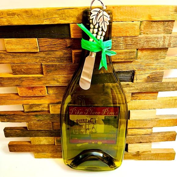 Pike Place Pinot Flattened Wine Bottle Cheese Serving Tray with Spreader Knife - Picture 2 of 10